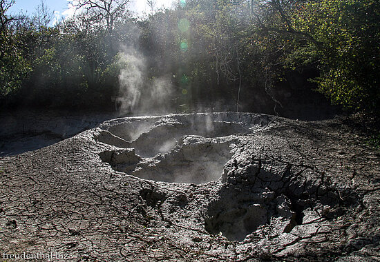 dampfende Fumarole im Nationalpark Rincon de la Vieja in Costa Rica