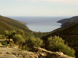 Schlucht mit Bucht nahe Porto Koufo