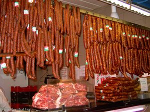 Fleischstand in der zentralen Markthalle