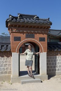 Anne im Gyeongbokgung von Seoul