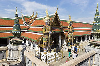 beim Wat Phra Kaeo in Bangkok