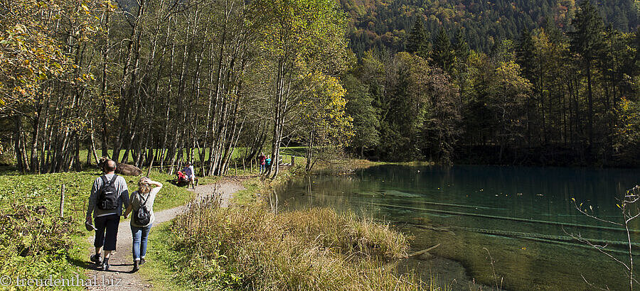 Wanderer am Christlessee im Allgäu