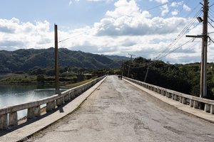 Zufahrt zum Hotel über die Staumauer - Hanabanilla