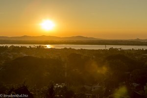 Sonnenuntergang bei der Kyaik Than Lan Pagode von Mawlamyaing