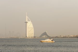 Blick von der Palm Jumeirah auf das Burj al Arab