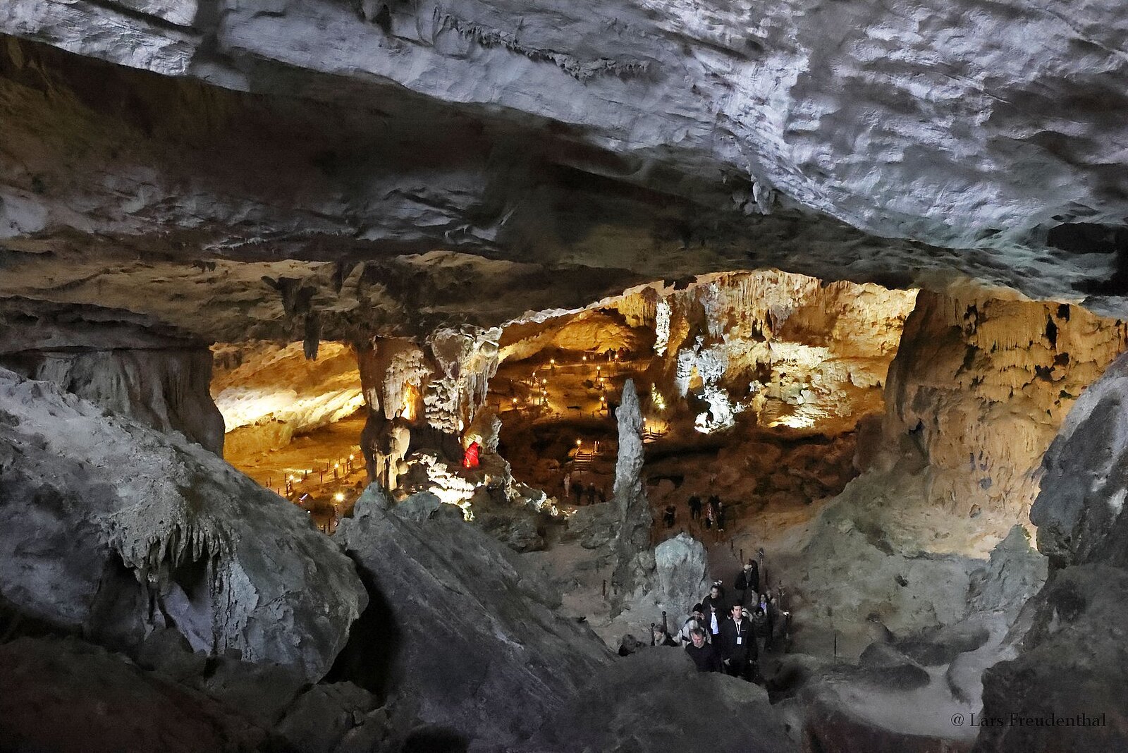 Blick in die Überraschungshöhle Hang Sửng Sốt auf der Insel Bồ Hòn, Vietnam