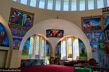 viele bunte Farben in der Marienkathedrale von Axum