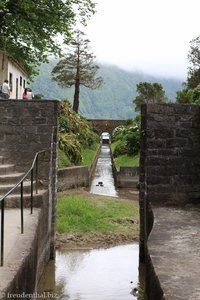 Blick vom Tunnel über den Kanal zum Lagoa Azul