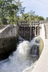 Wasser kommt - Schleusentreppe von Fonserannes