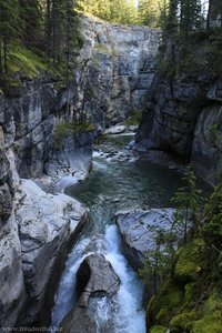 Blick von der dritten Brücke in den Maligne Canyon