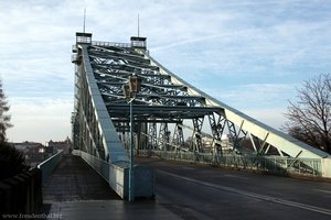 Loschwitzer Seite der Brücke