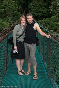 Annette und Lars hoch über dem Boden des Selvatura Parks