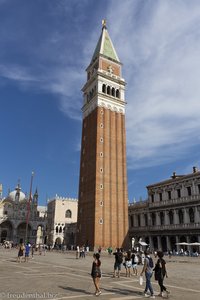 Der prächtige Campanile am Markusplatz