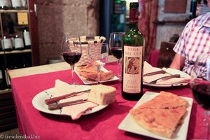 Tisch im Weinlokal Bierzo Enxebre Santiago de Compostela