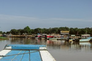 Am Bootsanleger im schwimmenden Dorf der Khmer auf dem Tonel Sap