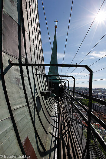 Rundgang um die Kirchturmspitze der Olai-Kriche