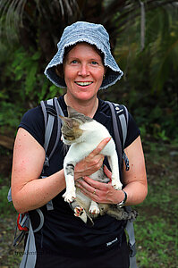 Anne und die Katze - unterwegs zwischen Ölpalmen und Bananen