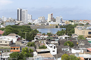 Blick von der Altstadt auf den Hafen von Cartagena