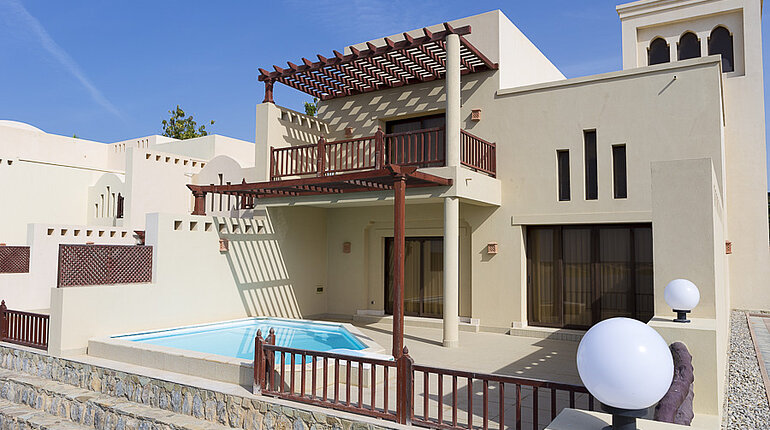 Bungalow mit eigenem Pool im Rotana Resort