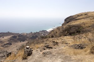 Blick hinab auf den Fazayah Beach im Oman