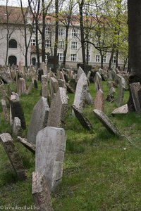 Grabsteine auf dem Jüdischen Friedhof