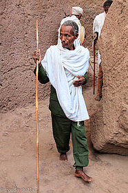 Pilger bei der Welterlöserkirche in Lalibela