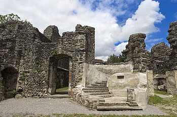 Aufstieg zur Ruine Alttrauchburg
