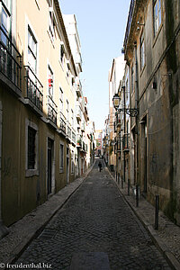 schmale Gasse im Bairro Alto