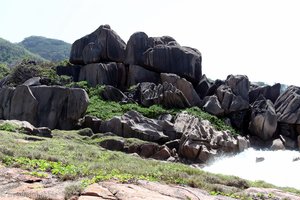 Felsen am nördlichen Ende der Bucht Pointe Canon