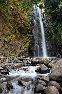 Der El Tigre-Wasserfall in der Trockenzeit