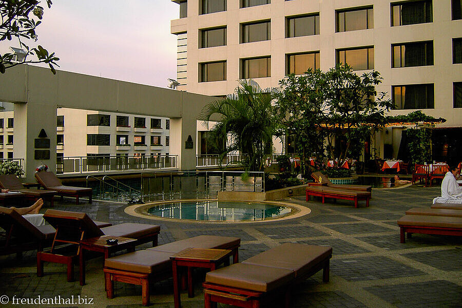 Atrium Bangkok - Hotelpool