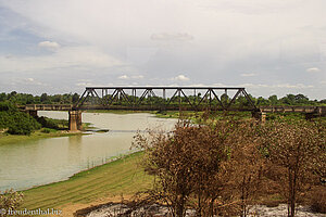 Fahrt nach Siem Reap - eine marode Eisenbahnbrücke