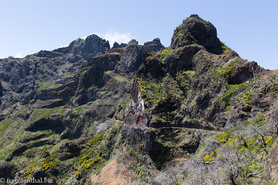 Ein Felsabbruch zerstörte den alten Weg zum Pico Ruivo auf Madeira.