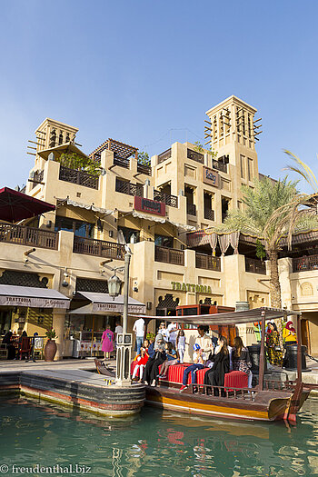 Fahrt mit der Abra beim Souk Madinat