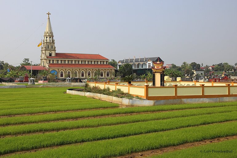 Katholische Pfarrkirche von Uy Tế