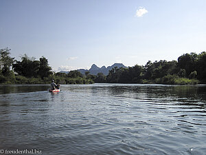 Paddeln über den Nam Xong nach Vang Vieng