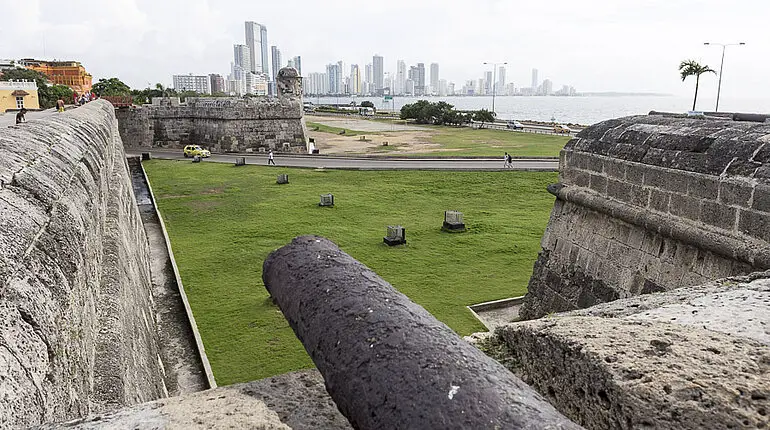 Kanone an der Stadtmauer von Cartagena