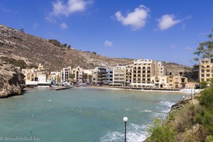 Blick von der Promenade nach Xlendi auf Gozo