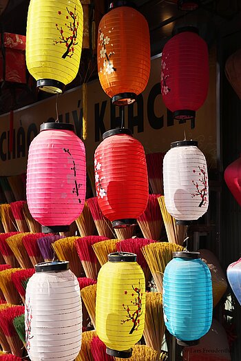Farbige Laternen in Thuy Xuan bei Hué, Vietnam