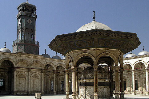 Defekter Uhrturm aus Frankreich