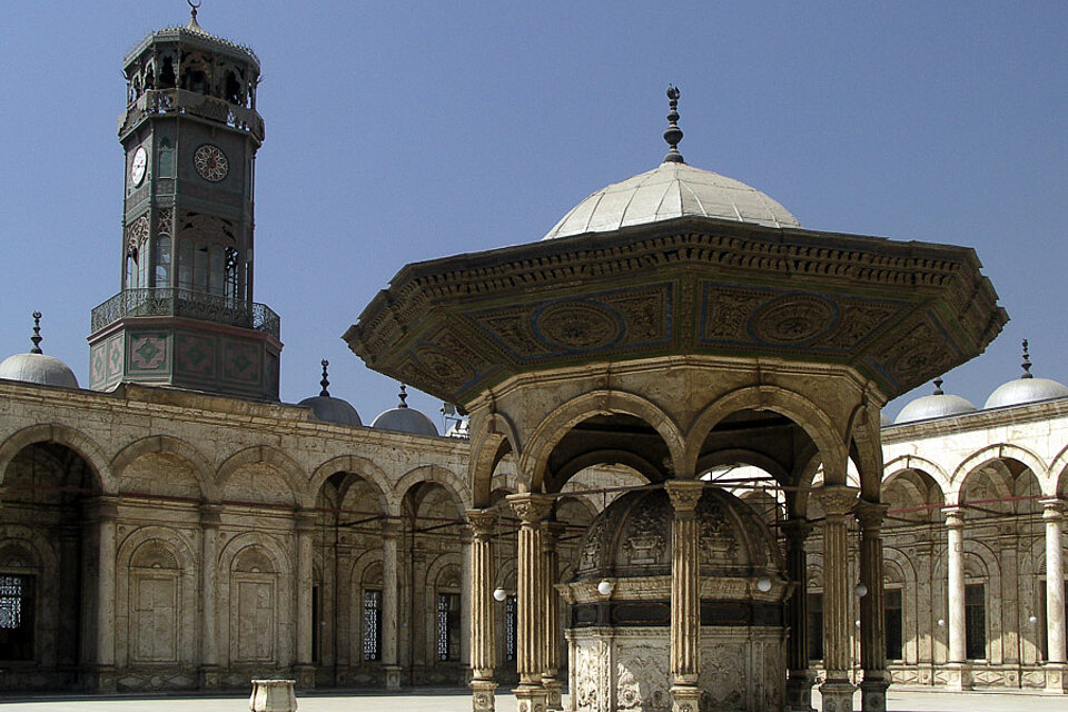Defekter Uhrturm aus Frankreich in der Alabastermoschee in Kairo