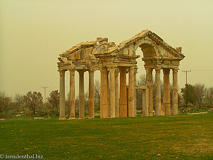 Tetrapylon bei Aphrodisias in der Türkei