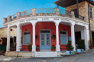 Geschlossenes Café New Central in Kato Drys