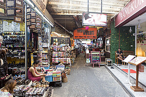 Passage in Bangkok oder »Shortway to Khaosan Road«