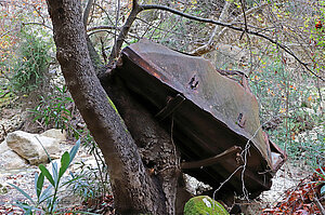 Das Wrack eines Container-Anhängers in der Avakas-Schlucht.