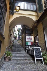 Die Treppen hinauf zur Via Garibaldi in Bellagio