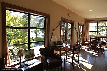 Lichtdurchfluteter Aufenthaltsraum - Middle Beach Lodge Tofino