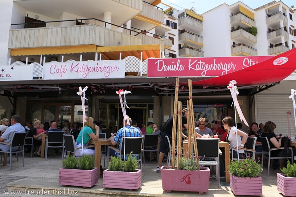Terrasse des Cafés Katzenberger in Santa Ponsa, Mallorca