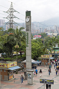 Bei der Metro von Medellín.