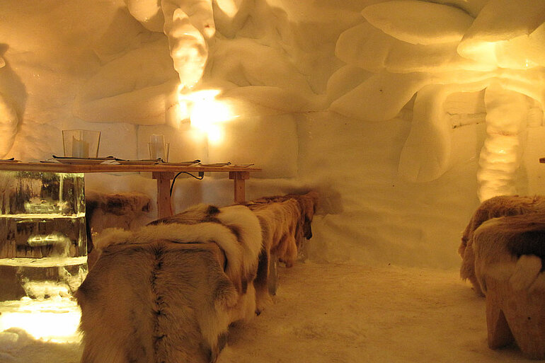 Gemütliches Restaurant der Iglu Lodge von Oberstdorf Gemütliches Restaurant der Iglu Lodge von Oberstdorf